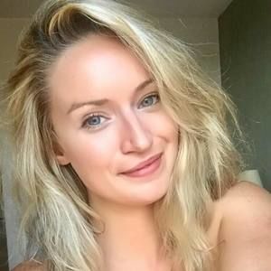 Meet your Posher, Carrie